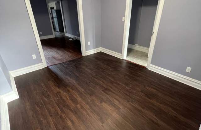 Spacious THREE BEDROOM ROW Gallery 4