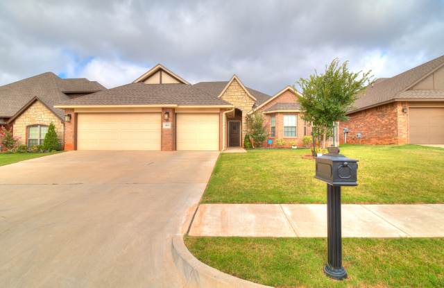 4 Bedroom Home - Edmond Schools- Excellent Location Gallery 1