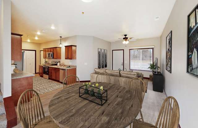 3 BD, 2.5 BA TOWNHOME, DOUBLE ATTACHED GARAGE, PET FRIENDLY, HARRISBURG photos photos