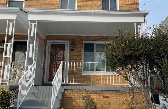 540 INGRAHAM Street NE photos photos