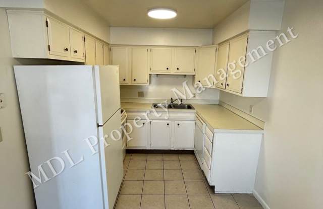 2207 Weiss - 2207 Weiss Street, Saginaw, MI 48602