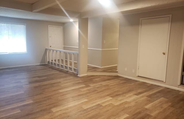 1219 South Plaza - 1517 East Cherokee Street, Springfield, MO 65804