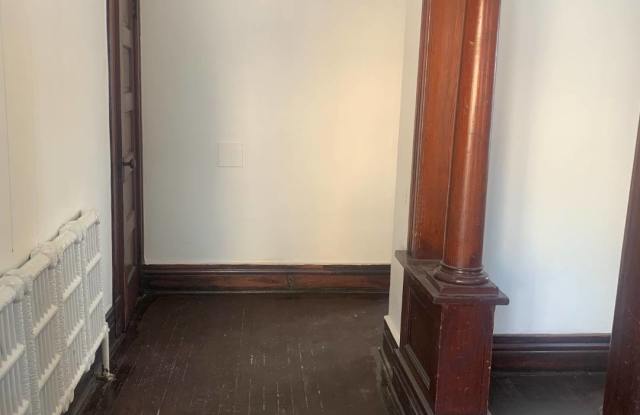 106 Hunter Ave Gallery 3