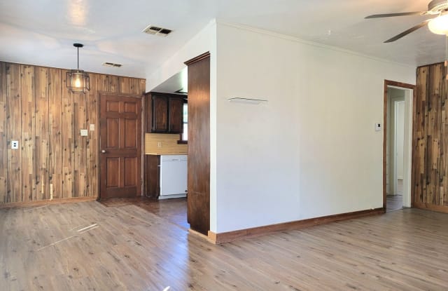 111 E Marshall Dr - 111 East Marshall Drive, Midwest City, OK 73110