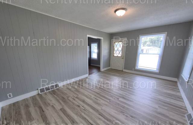 FOR RENT- 348 Lamont-** PETS OK ** Gallery 4