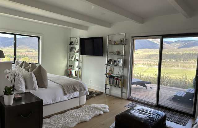 652 Upper Ranch Road Gallery 3