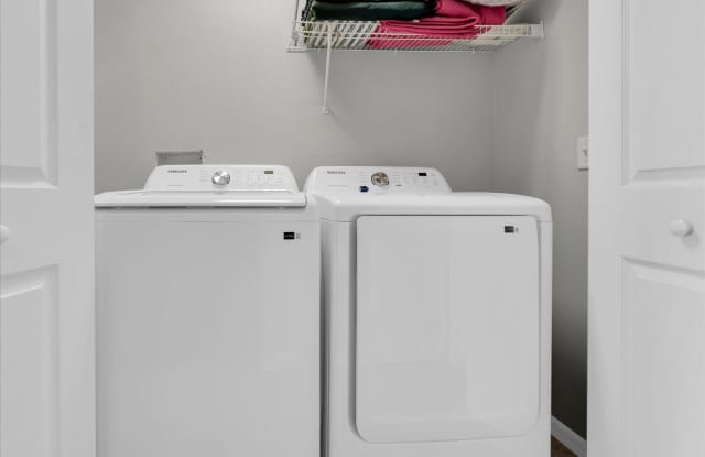 Updated 2 Bedroom Townhome Available Now! Gallery 4