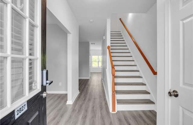 2827 Creek Bottom Court Gallery 3