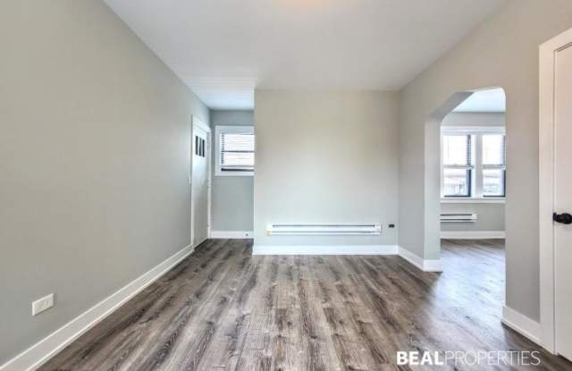 4413 N Wolcott Gallery 3