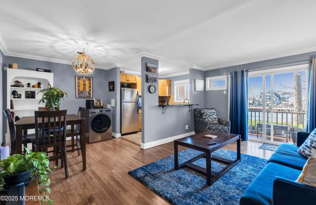 1641 Elm Avenue unit: 18 photos photos