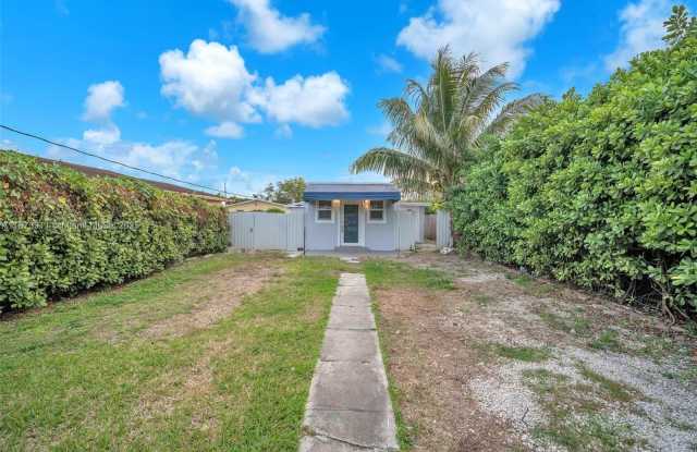 2372 NW 34th St photos photos
