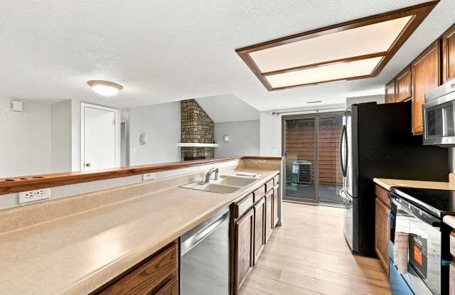 6242 Willow Ln Gallery 2