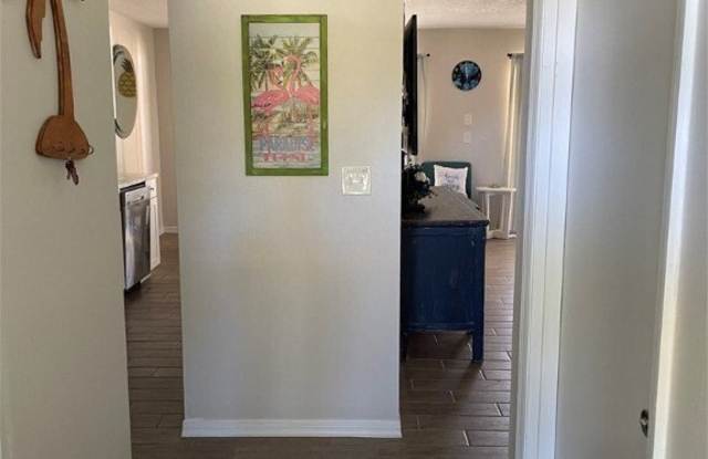 1421 THORNHILL LANE Gallery 2