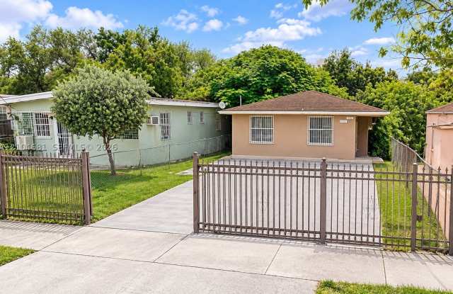 3715 NW 23rd Ct Gallery 1