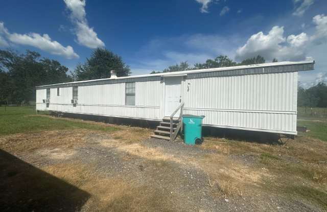 2 bed, 1 bath Mobile Home - Available Now in Opelousas! photos photos