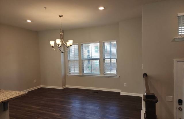 Woodstock Townhome, Great Location! Gallery 4