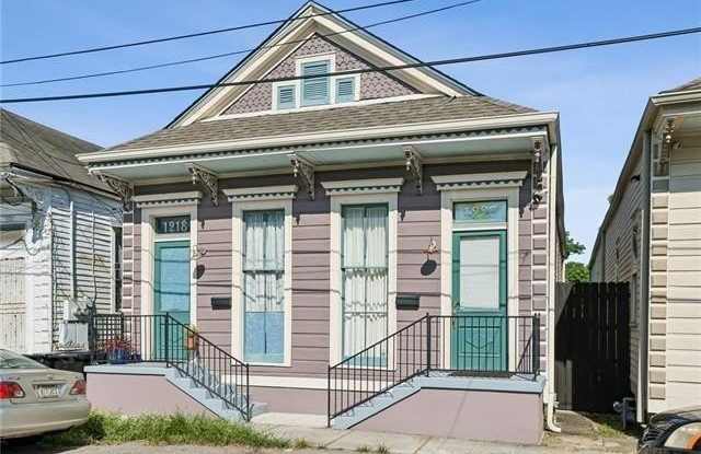 1220 BARTHOLOMEW Street Gallery 1