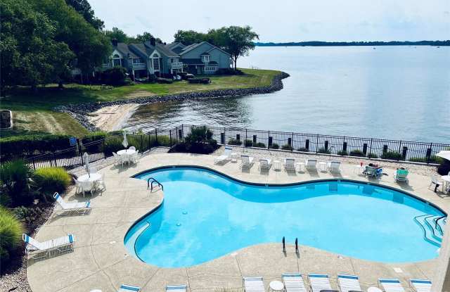 18601 Vineyard Point Lane Gallery 3