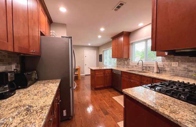 1514 ROUNDLEAF Court Gallery 4