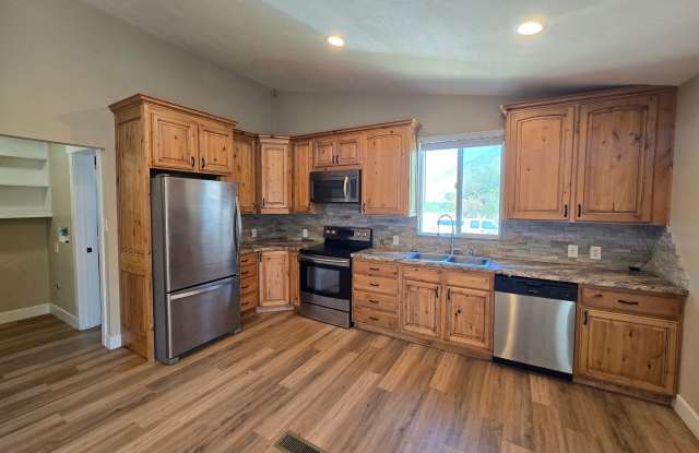 810 W 2000 N unit: R2 - 810 West 2000 North, Mapleton, UT 84664