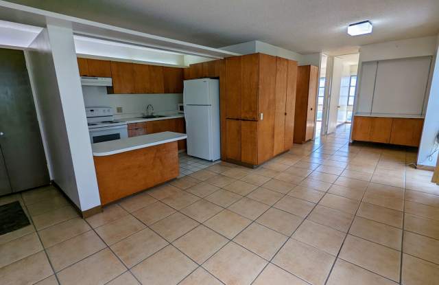 Convenient Makiki 2-bed, 1-bath, 2 parking, Near Punahou, UH Manoa, Kapiolani Hospital Gallery 4