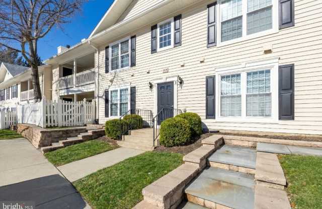 10206-C WILLOW MIST Court unit: 55 photos photos