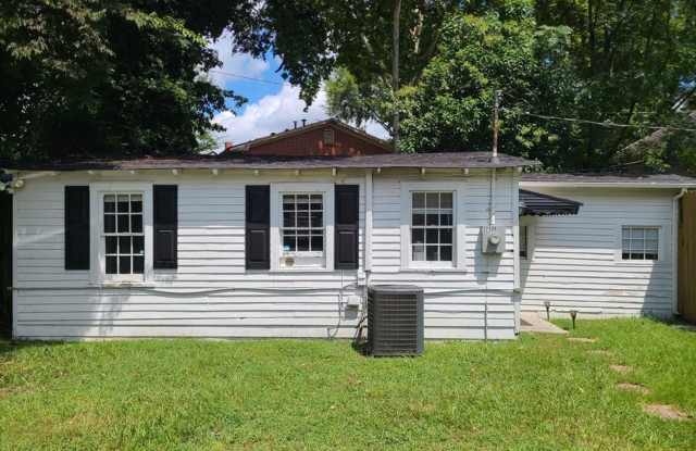 One bedroom/one bath cottage available for rent, please see amenities included in $850 photos photos
