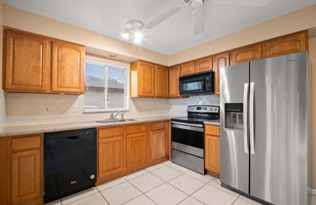 Beautiful 2-bedroom, 2-bathroom apartment, perfectly located in Cape Coral Gallery 3