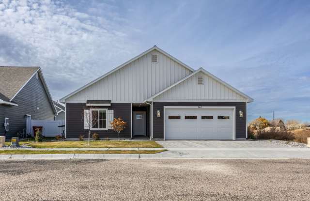 HOLY MOLY CHECK OUT THIS BEAUTIFUL 3 BED 2 BATH HOME IN RIGBY - 567 North State Street, Rigby, ID 83442