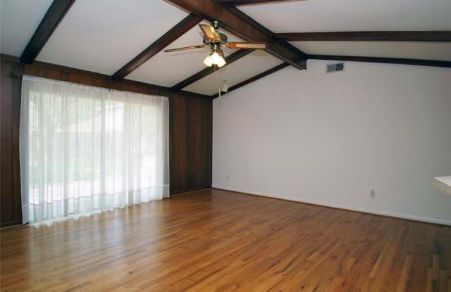5526 Caversham Drive Gallery 3