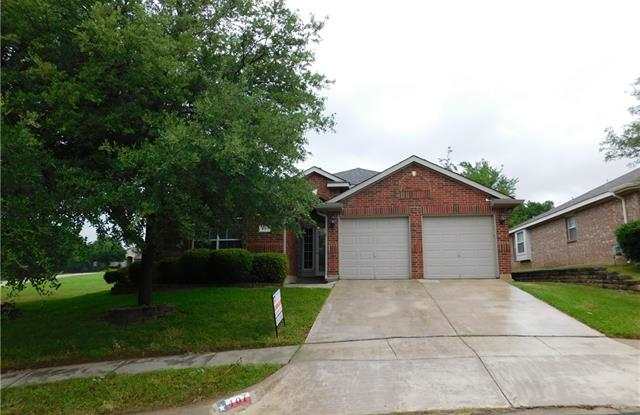 401 Flint Court - 401 Flint Court, Euless, TX 76040