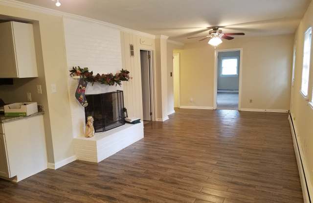 1201 Dinwiddie Avenue Gallery 3