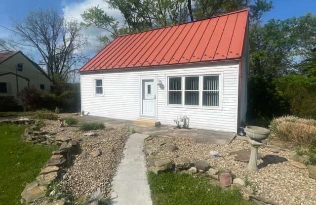 AVAILABLE NOW!! 4 Bed 1.5 Bath Home IN South Park photos photos