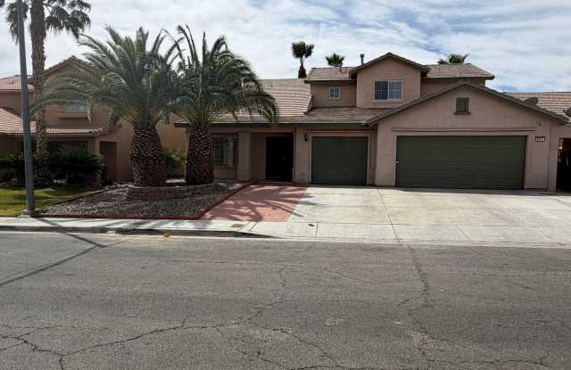 LARGE 5 BDRM HOME W/ 3 FULL BATHS. photos photos