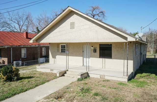 Three Bedroom Home! Gallery 4
