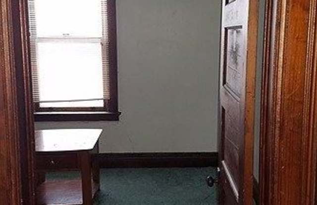2407 Niagara Street Gallery 4