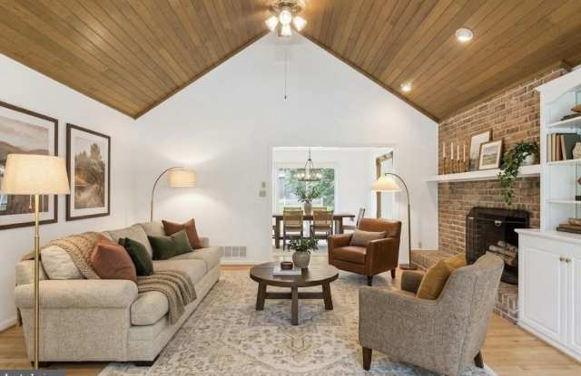 709 DOGWOOD Lane Gallery 3