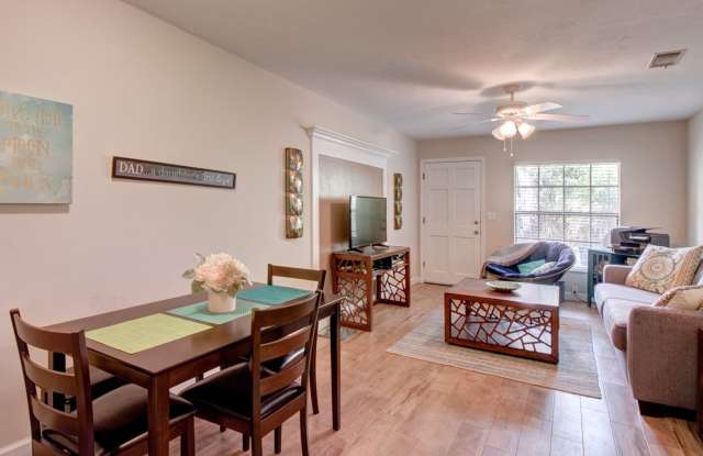Center Court Apartments Gallery 4
