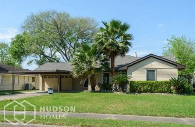 4738 Kingfisher Drive Gallery 2