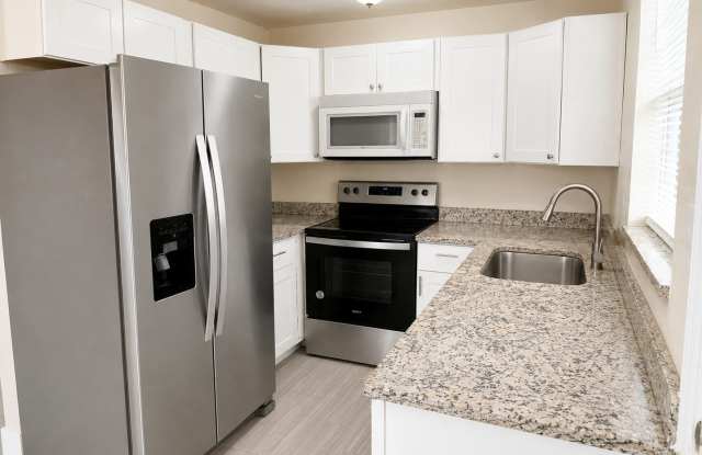 2 Bedroom Duplex - Annual Rental in East Naples Gallery 3