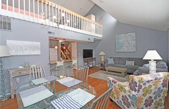 303 Swan's Wharf Gallery 4