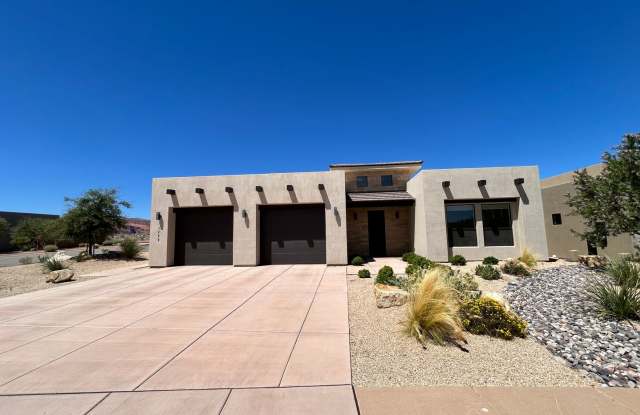 Beautifully furnished 3 bed, 4 bath, large 2 car garage with great views!! photos photos
