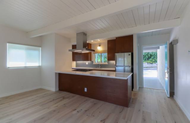916 Palm View Dr - 916 Palm View Dr, Los Angeles, CA 90042