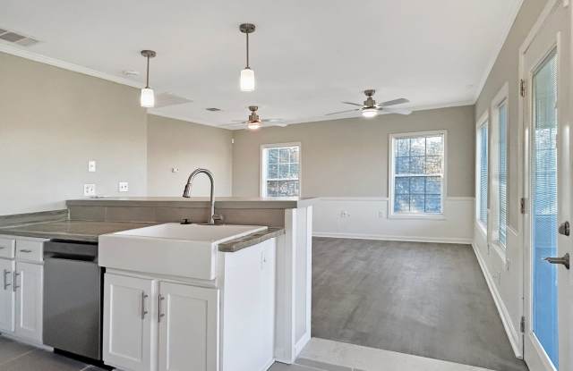 Canyon Lake Upstairs 1/1 — Remodeled, Deck + Hill Country Scenery Gallery 3