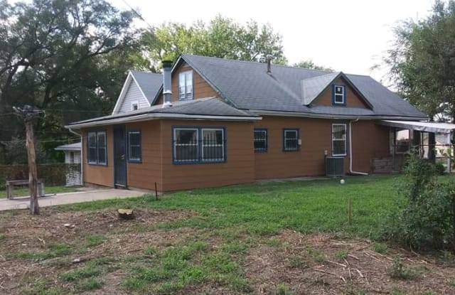 817 Calvin St Garage $50.00 more - 817 Calvin Street, Kansas City, KS 66101