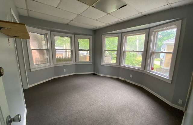 407 Oak - 7 Bed/3 Bath House Near WMU/K College - 407 Oak Street, Kalamazoo, MI 49007