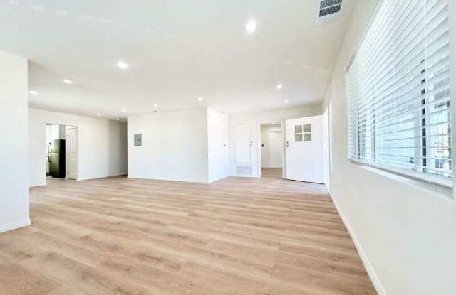 1526 West 105th Street Gallery 3