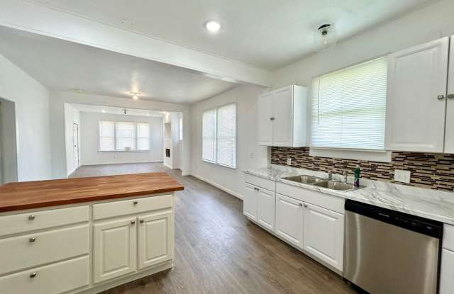 3BED/2BATH Home for lease! Available NOW! photos photos