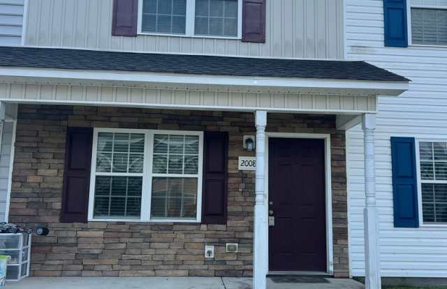 Charming 2 bedroom, 2.5 townhouse - 2008 Banister Loop, Jacksonville, NC 28546