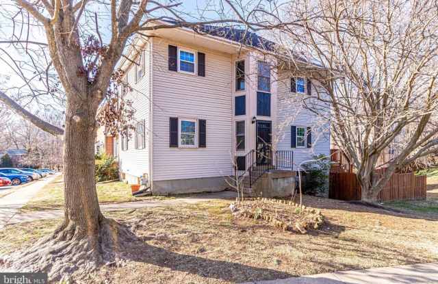 End Unit Townhome 2500 SF Walk to Vienna Metro photos photos